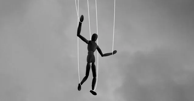 Créez des faux comptes pour protéger votre identité en ligne. Décriptage des dérives et comment ils sont utilisés pour la désinformation à grande échelle.