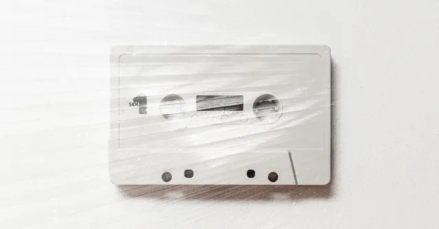 Découvrez le stockage sur bande Linear Tape-Open (LTO) : fonctionnement, capacité, durabilité et usages pour la sauvegarde et l'archivage à long terme.