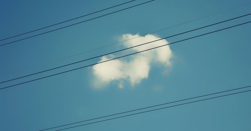 Comprendre le CLOUD Act américain de 2018, son conflit avec le RGPD européen et ses implications pour les entreprises utilisant des services cloud US.